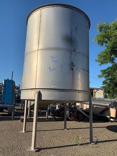 900 Gallon Vertical Tank - Schier Dairy Equipment Company