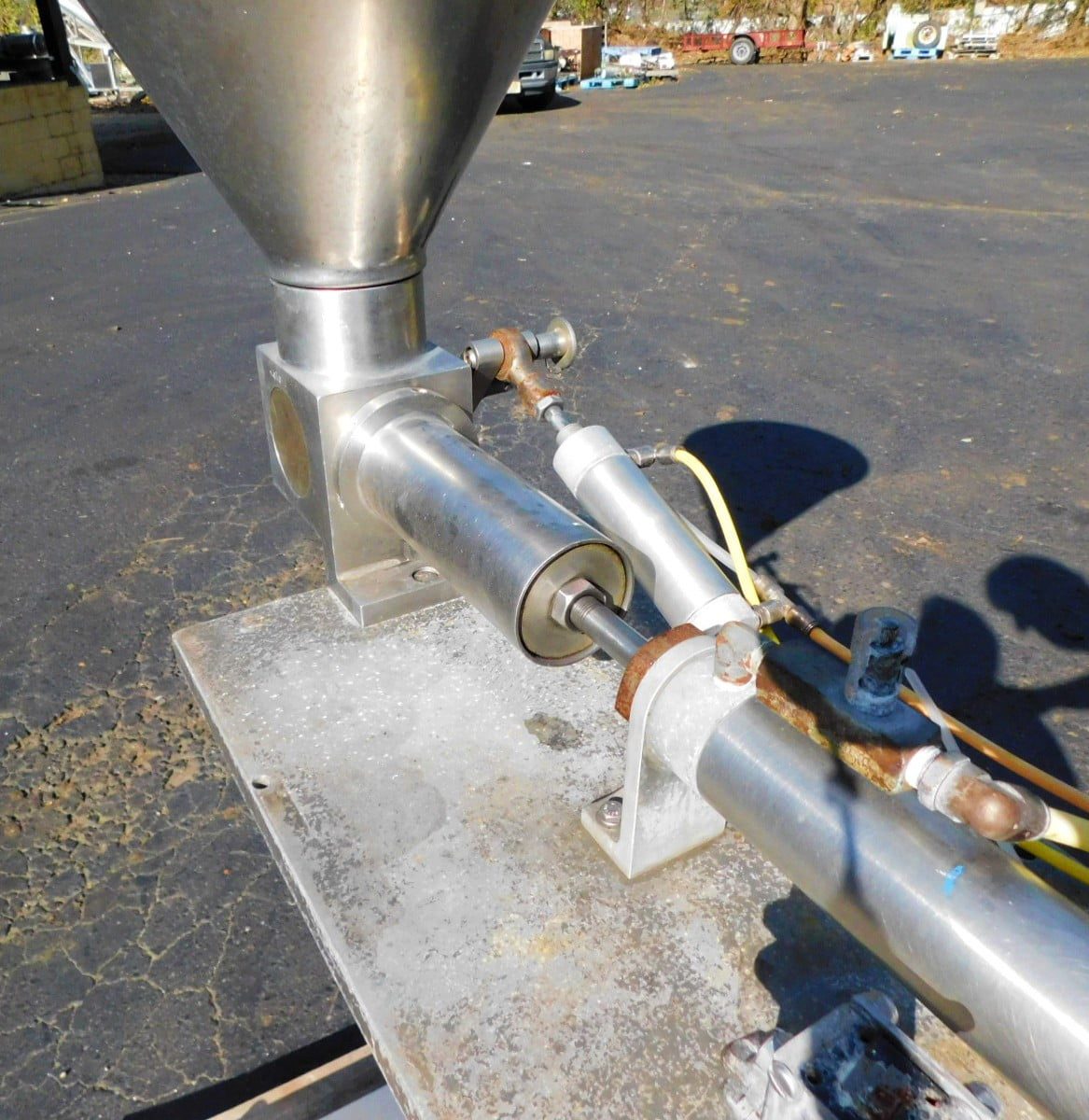 Hinds Bock, Single piston filler model SP64 Schier Dairy Equipment