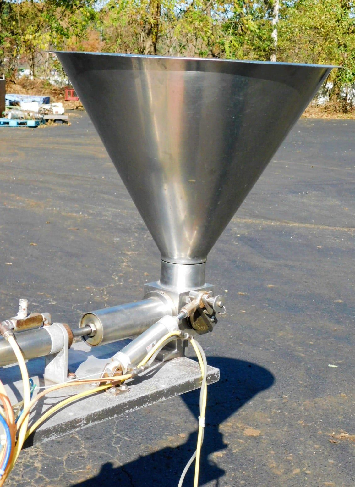 Hinds Bock, Single piston filler model SP64 Schier Dairy Equipment